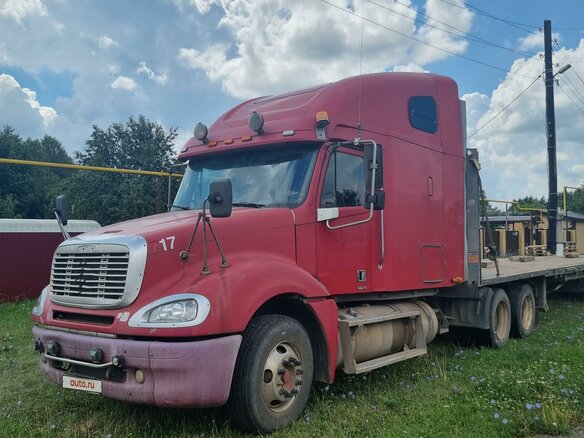 2003 Freightliner Century Class, красный, 1690000 рублей - вид 1