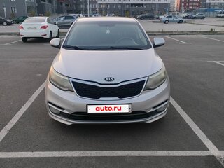 2016 Kia Rio III Рестайлинг, серебристый, 685000 рублей, вид 4