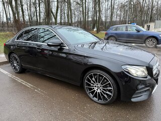 2017 Mercedes-Benz E-Класс 200 V (W213, S213, C238), чёрный, 3870000 рублей, вид 2