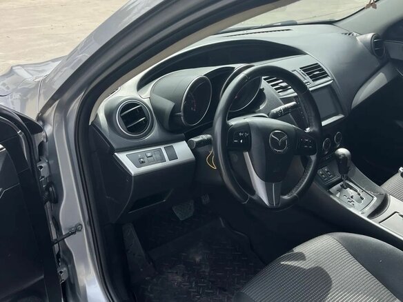 2011 Mazda 3 II (BL) Рестайлинг, серебристый, 850000 рублей - вид 3