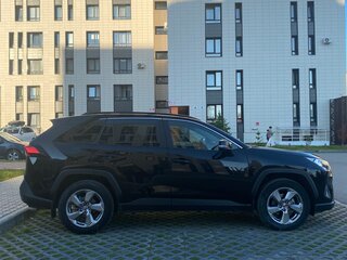 2020 Toyota RAV4 V (XA50), чёрный, 3400000 рублей, вид 3