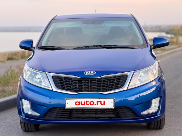 2013 Kia Rio 5-speed III, синий, 900000 рублей - вид 1