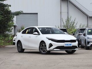 2026 Kia K3 II (China Market) Рестайлинг, белый, 2240000 рублей, вид 3