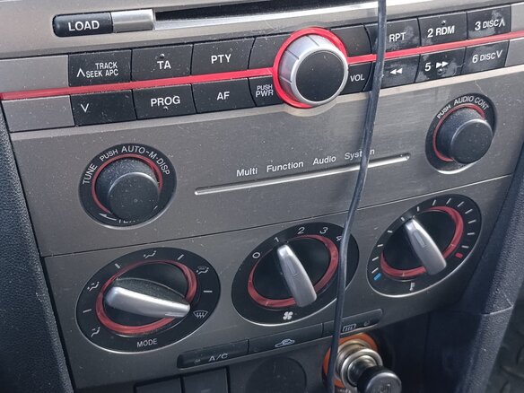 2006 Mazda 3 I (BK) Рестайлинг, красный, 400000 рублей - вид 9