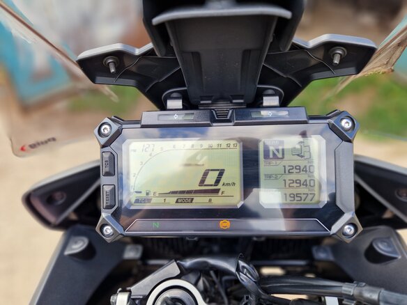 2018 Yamaha MT-09 Tracer (FJ-09), серый, 1050000 рублей - вид 8