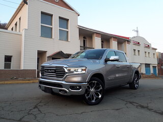 2023 Ram 1500 Crew Cab V, серебристый, 9287113 рублей, вид 1