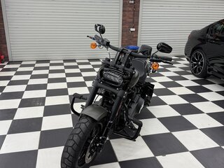 2018 Harley-Davidson Fat Bob, серый, 1790000 рублей, вид 3