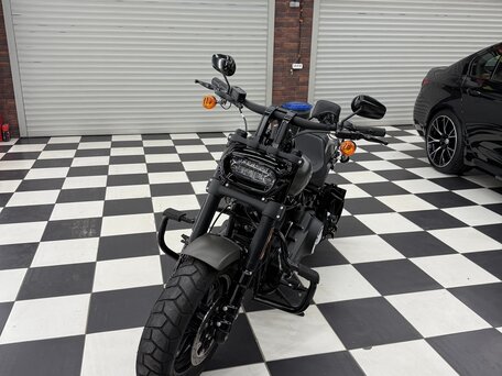 2018 Harley-Davidson Fat Bob, серый, 1790000 рублей, вид 3