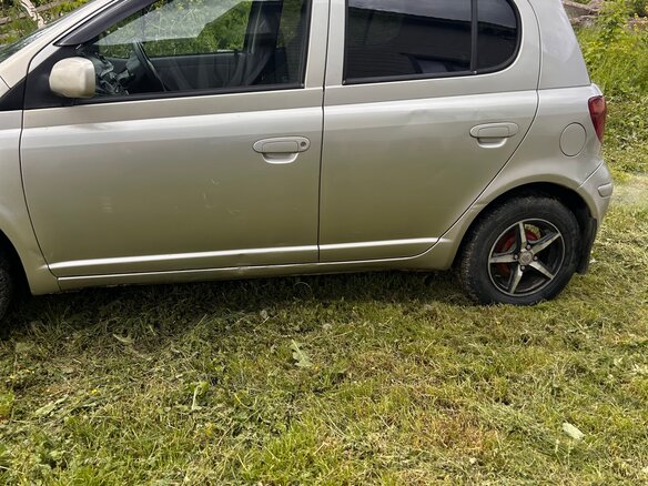2002 Toyota Vitz I (P10), серый, 350000 рублей - вид 17