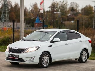 2014 Kia Rio 5-speed III, белый, 900000 рублей, вид 1