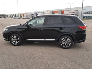 2018 Mitsubishi Outlander III Рестайлинг 3, чёрный, 2258752 рублей, вид 3