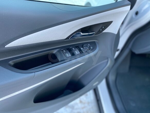 2017 Chevrolet Bolt I, белый - вид 16