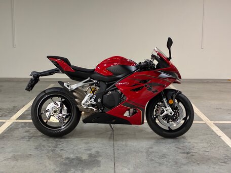 2026 QJMotor SRK 921 RR, красный, 1200000 рублей, вид 1
