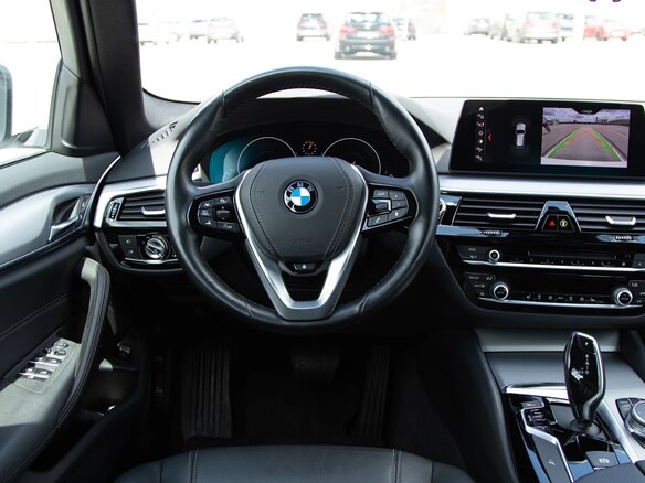 2019 BMW 5 серии 530i xDrive VII (G30/G31/G38), белый, 3750000 рублей - вид 12