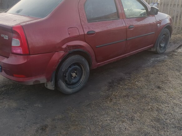 2010 Renault Logan I Рестайлинг, красный, 400000 рублей - вид 3