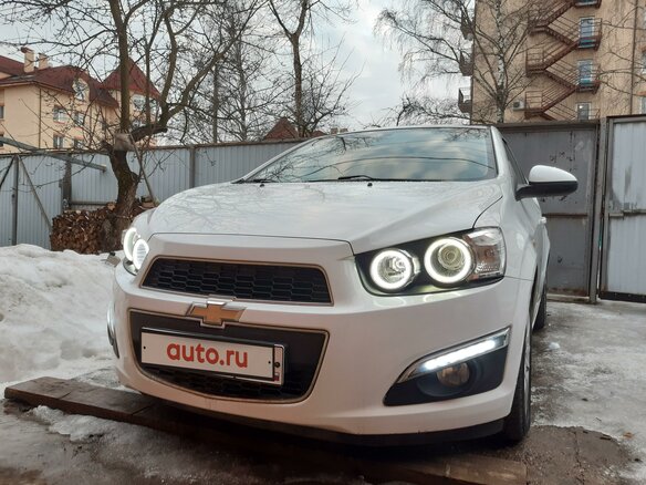 2013 Chevrolet Aveo II, белый - вид 1