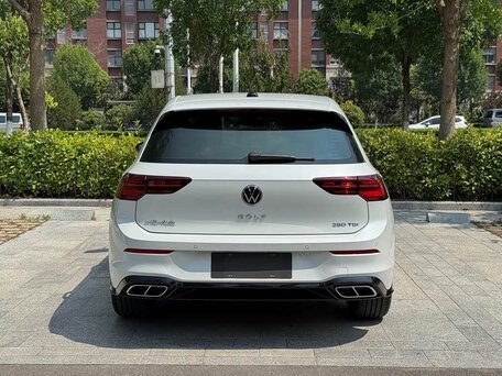 2023 Volkswagen Golf VIII, белый, 1810000 рублей, вид 5