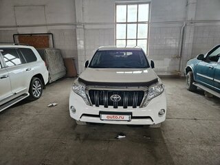 2015 Toyota Land Cruiser Prado 6-speed 150 Series Рестайлинг 1, белый, 3700000 рублей, вид 2