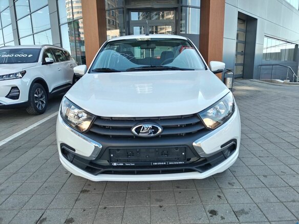 2026 Lada (ВАЗ) Granta I Рестайлинг, белый - вид 2