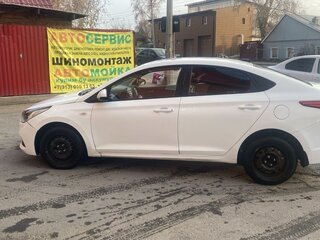 2018 Hyundai Solaris II, белый, 925000 рублей, вид 5