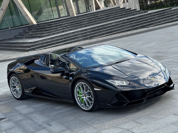2020 Lamborghini Huracán I Рестайлинг, чёрный, 24800000 рублей - вид 2