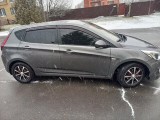 2014 Hyundai Solaris I Рестайлинг, серый, 900000 рублей, вид 2