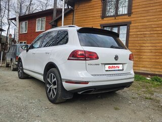 2017 Volkswagen Touareg II Рестайлинг, белый, 3800000 рублей, вид 2