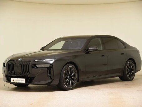 BMW 7 серии VII (G70)