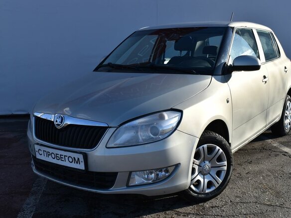 2013 Skoda Fabia II Рестайлинг, жёлтый