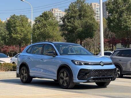 2025 Volkswagen Tiguan L Pro III (China Market), голубой, 4330000 рублей, вид 3