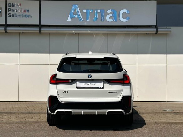 2025 BMW X1 20i xDrive III (U11/U12), белый - вид 3