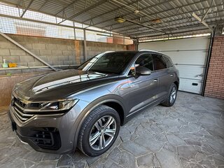 2019 Volkswagen Touareg III, серый, 5600000 рублей, вид 2