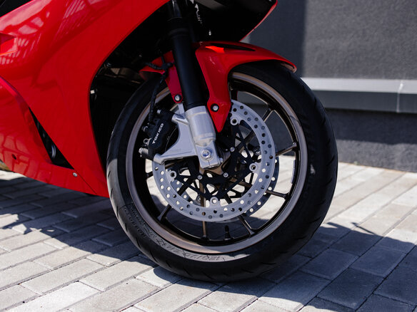 2014 Honda VFR 800, красный, 814312 рублей - вид 13