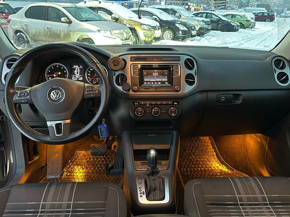 2015 Volkswagen Tiguan I Рестайлинг, коричневый, 1600000 рублей - вид 11
