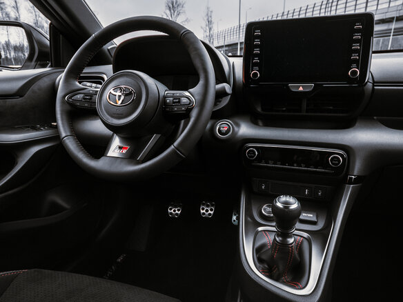 2020 Toyota Yaris IV, белый - вид 12