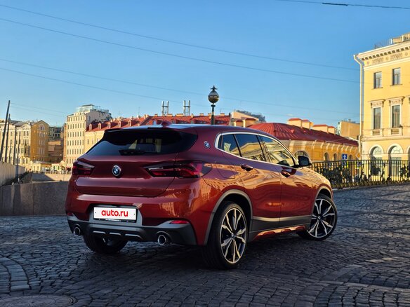 2021 BMW X2 xDrive18d I (F39), красный - вид 5