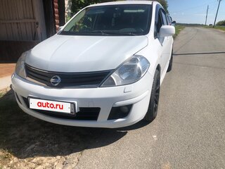 2013 Nissan Tiida I Рестайлинг, белый, 820000 рублей, вид 4