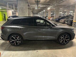 2024 Volkswagen Touareg III Рестайлинг, серый, 11550000 рублей, вид 3