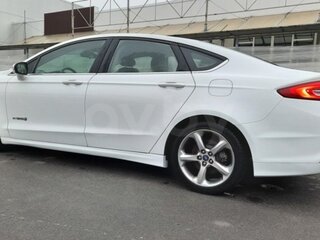 2017 Ford Fusion (North America) II Рестайлинг, белый, 1700000 рублей, вид 2