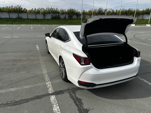 2018 Lexus ES 250 VII, белый, 4250000 рублей - вид 11