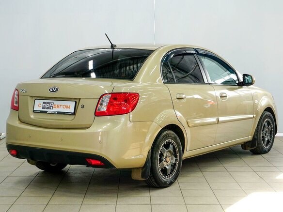 2009 Kia Rio II Рестайлинг, бежевый - вид 2