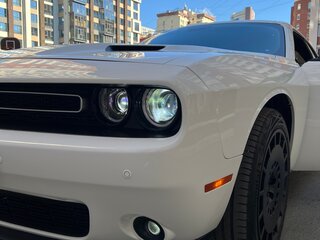 2022 Dodge Challenger III Рестайлинг 2, белый, 6300000 рублей, вид 4