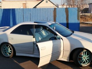 1998 Toyota Mark II VIII (X100), белый, 2000000 рублей, вид 2