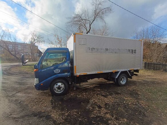 2000 Toyota Dyna, синий, 2150000 рублей - вид 26