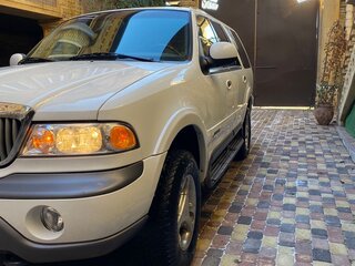 1997 Lincoln Navigator I, белый, 3000000 рублей, вид 1