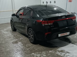 2017 Kia Rio IV, чёрный, 1400000 рублей, вид 2
