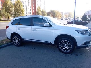 2018 Mitsubishi Outlander III Рестайлинг 3, белый, 1920000 рублей, вид 3