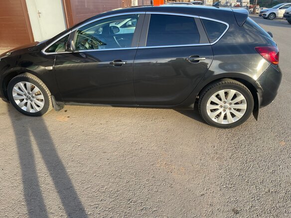 2012 Opel Astra J, чёрный, 799000 рублей - вид 4