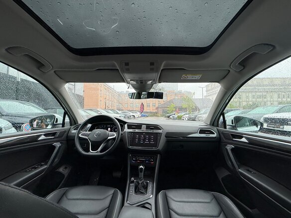 2023 Volkswagen Tiguan II Рестайлинг, белый, 3490000 рублей - вид 17