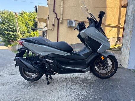 2023 Honda Forza, серый, 650000 рублей, вид 2